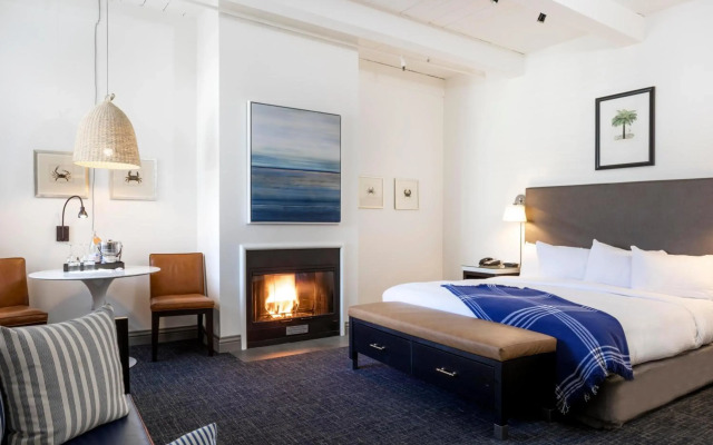 Waters Edge Hotel