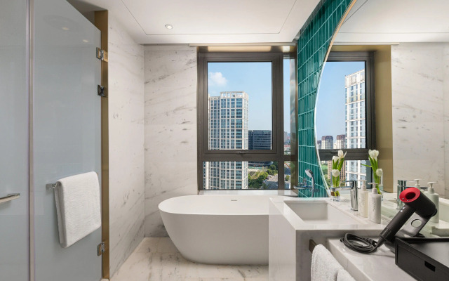 HUALUXE Shanghai Changfeng Park by IHG