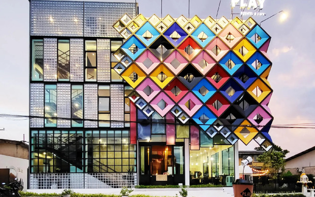 Play Poshtel & Cafe (SHA Certified)