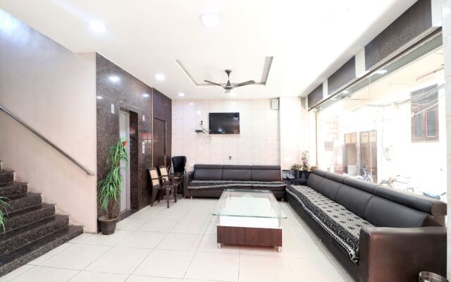 OYO 23357 Raj Tirath Niwas