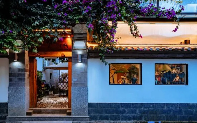 Bingka Xiaozhan Light Luxury Homestay (Dali Ancient City Branch)