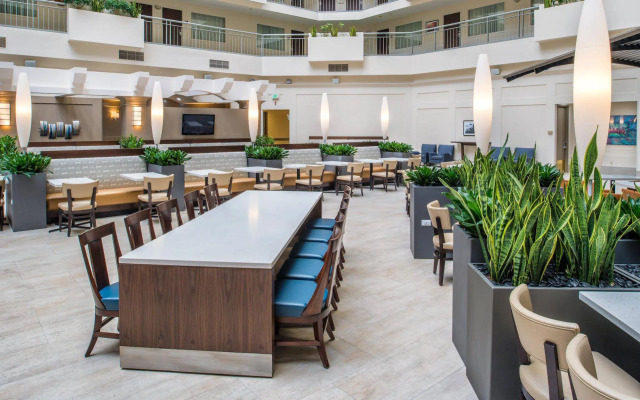 Embassy Suites by Hilton Seattle Tacoma International Airport