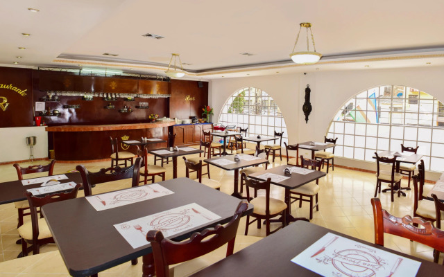 Hotel Plaza Versalles