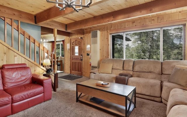 2166-alpine Adventure 5 Bedroom Home by RedAwning