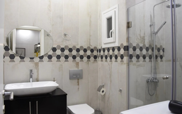 Alpinia Deluxe Apt Must