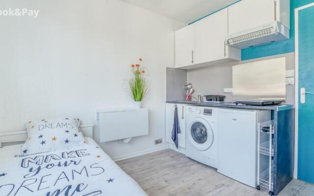 Céanothe-InvIRI. Studio Mairie. Parking Privatif