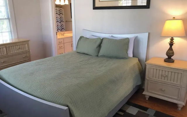 King Charles Avenue 604