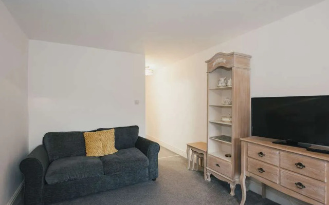 River Court Apartments by Paymán Club