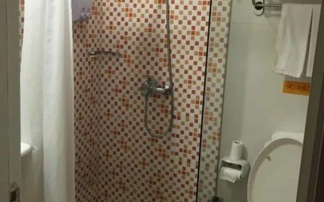 Home Inn (Shenzhen Longgang Avenue Buji Metro Station)