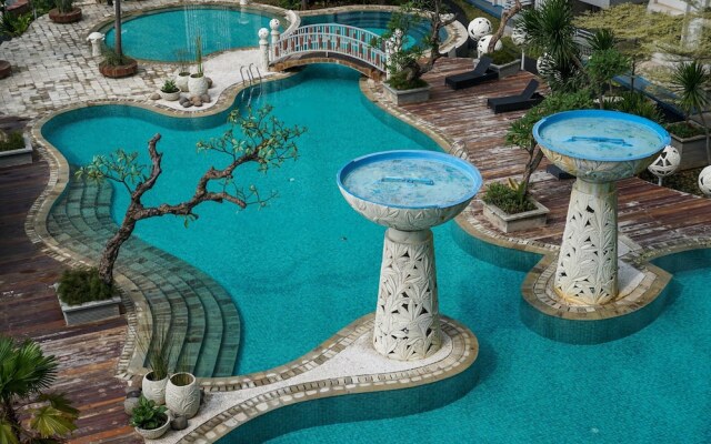 2Bedroom Sky Terrace Apartment with Pool View