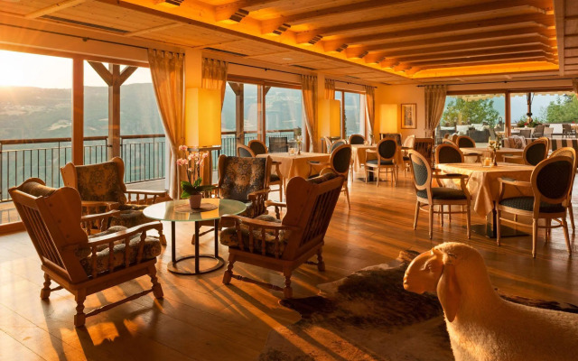 Hotel Emmy - five elements
