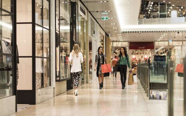 Wyndel Apartments Riverside on Collins