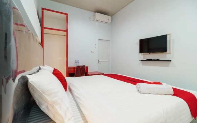 RedDoorz Plus near Palembang Icon Mall 2 - Guesthouse in Palembang - Photo 4