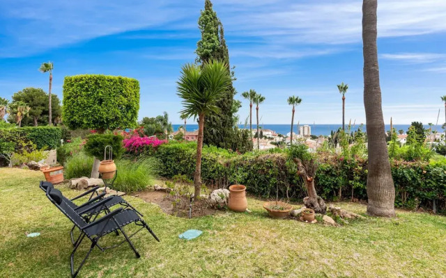Amazing Pool and Garden Apartment by Costarentals - Ref 253