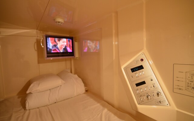 Capsule inn Osaka - Caters to Men