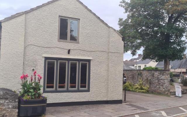 Charming 1-bed Loft in Caerleon