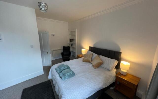 Stylish 2nd Floor Georgian 1 Bedroom Apartment