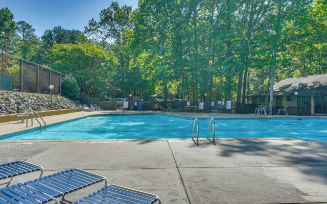 Stylish Durham Townhome < 5 Mi to Downtown!