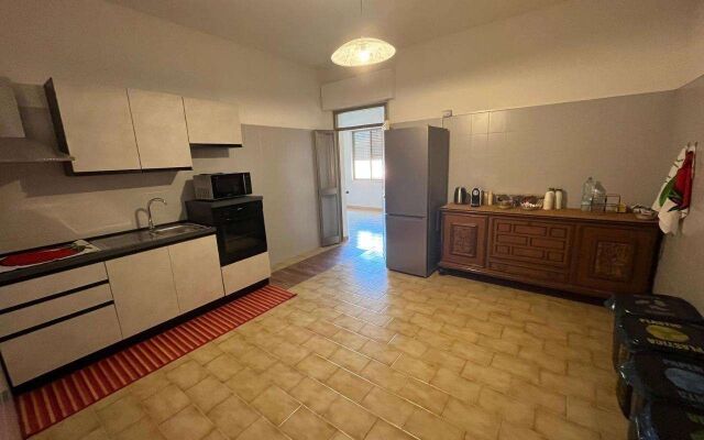 Baboe Affittacamere Iun F1037