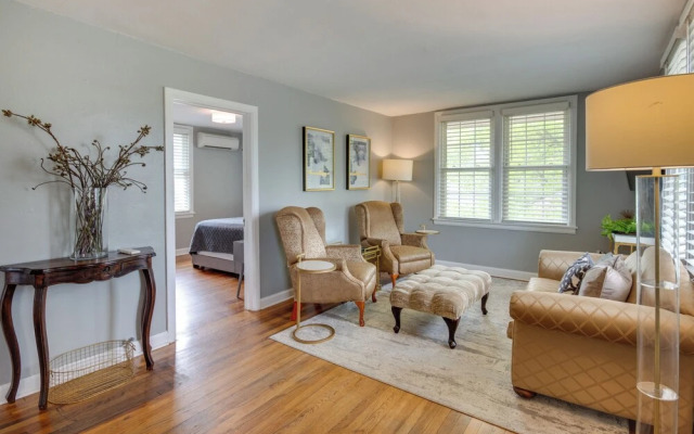 2 Mi to Dtwn Pensacola: Charming Apartment