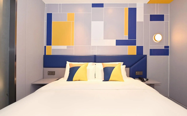 7 Days Inn Shanghai South Xizang Road Subway Station Branch – Guest Rooms – Shanghai