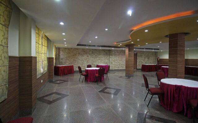 OYO 6438 Hotel Valley Plaza