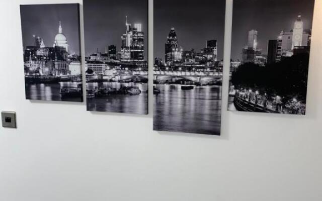 Monochrome 16 , Brentwood