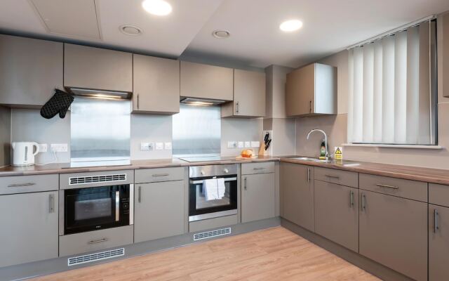 Spacious New 6BR Apartment in City Centre -sleeps6