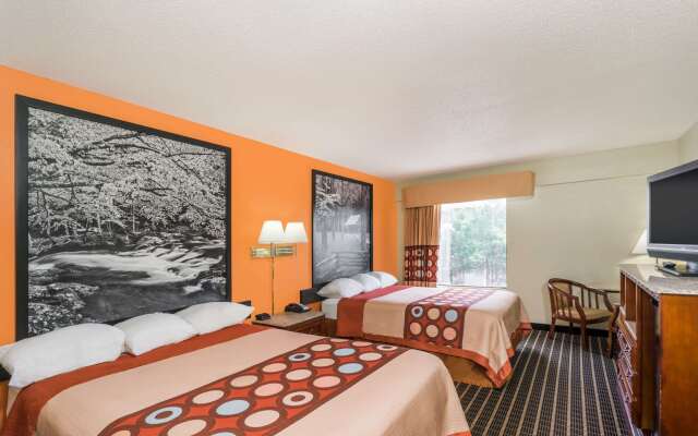 Super 8 by Wyndham Dandridge