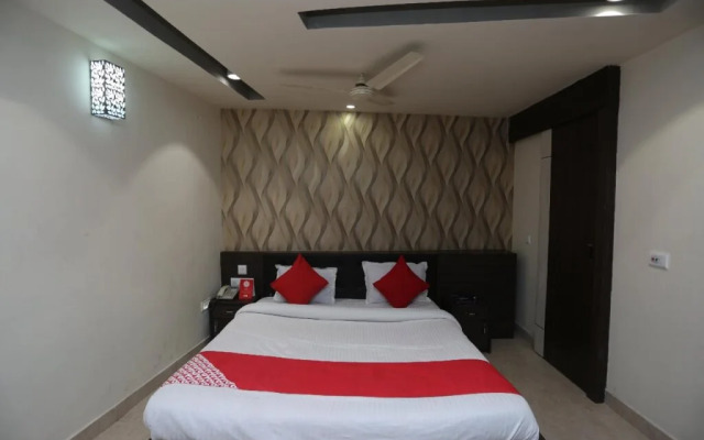 Hotel Crown Plaza By OYO Rooms