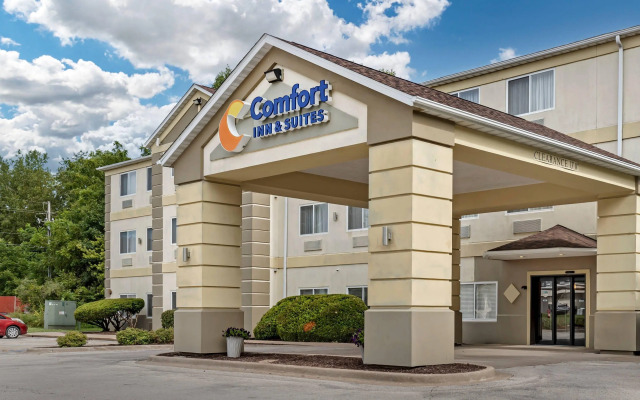Comfort Inn & Suites East Moline near I-80