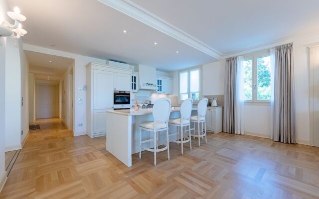 Luxury Lakefront Catullo with pool