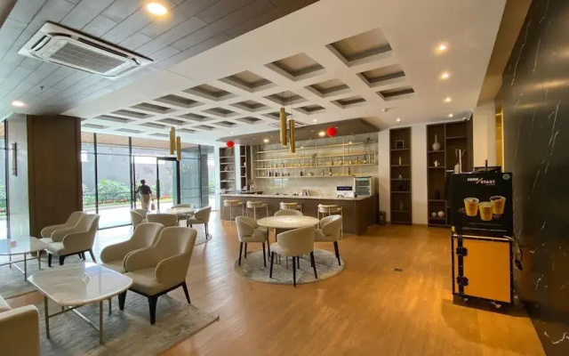 Simple And Modern Studio At Apartment Kingland Avenue