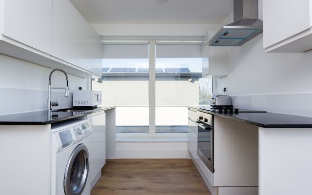 Modern Apartment in London With River Graveney Nearby