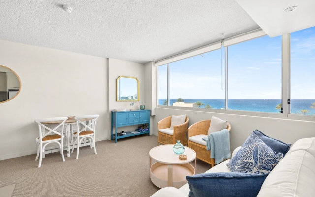 Wake Up to the Ocean: 1-bed With Pool & Views – Guest Rooms – Sydney