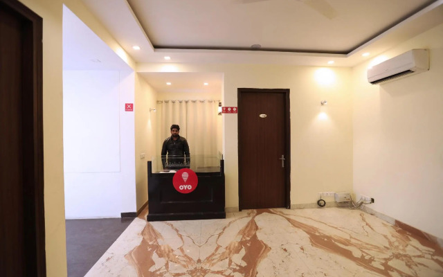 OYO 10889 Hotel Green Residency
