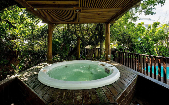 Apto elegante com piscina frente mar JBM304