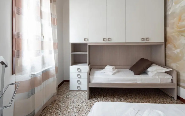 Venice Grand Canal Style Apt 3 by Wonderful Italy
