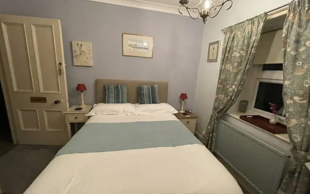 Milton House Studio Apartment Suites