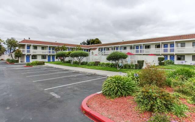 Motel 6 Salinas, CA - North Monterey Area