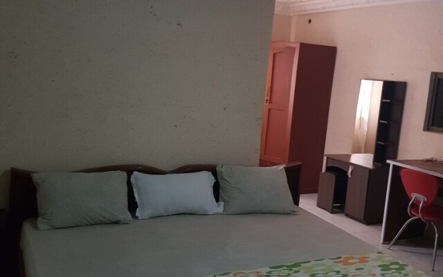 D'lor Suites Hotel