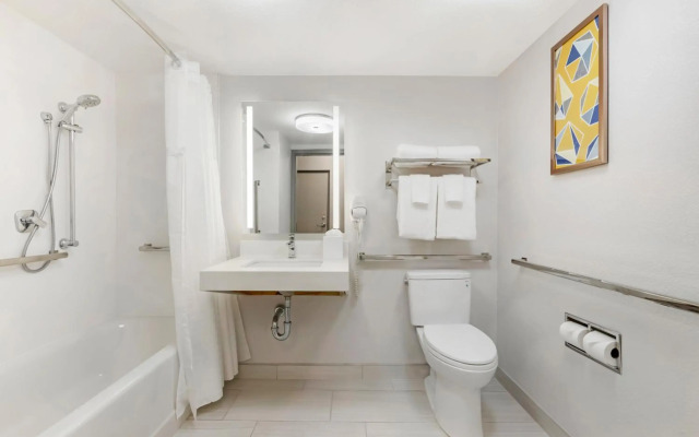 Comfort Inn & Suites Near Universal Orlando Resort - Convention Ctr