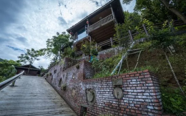 Guyun Langqiao Holiday Hotel – Outside – Chongqing