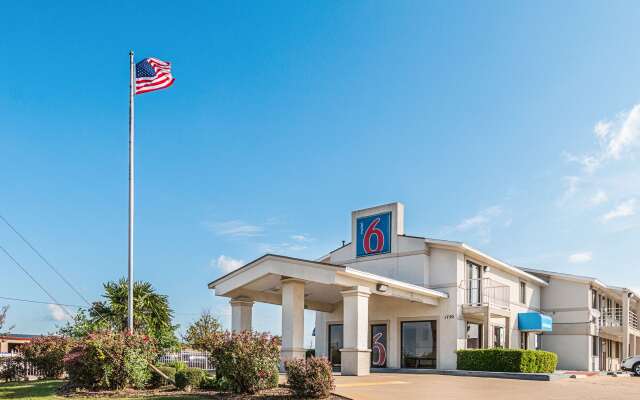 Motel 6 Lancaster, TX - DeSoto - Lancaster