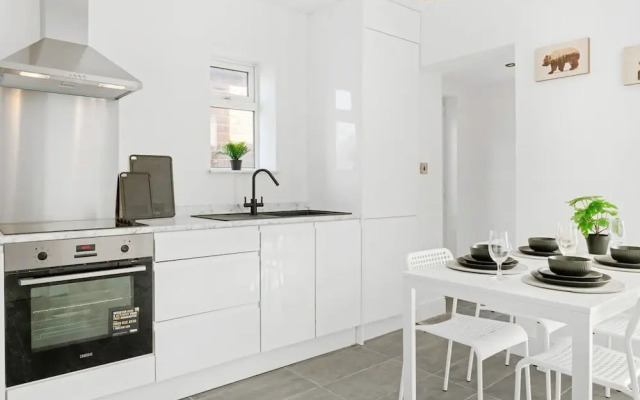 4 Bedrooms - 3 Bathrooms House
