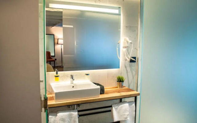 Nomad Luxury Suites