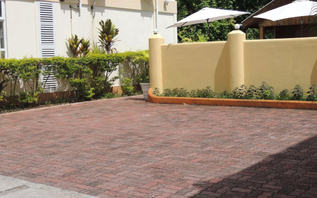 Reef Holiday Apartments