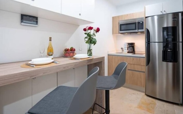 Apartments near 5th Avenue with Rooftop Ocean View