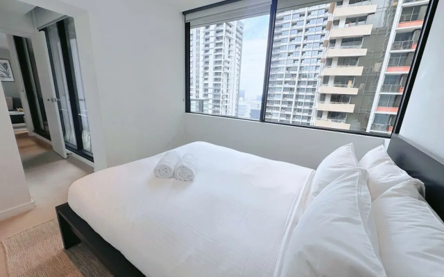 A Chic 2BR Apt Across From Southern Cross Station – Guest Rooms – Melbourne