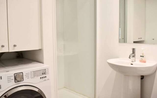 Stylish Queen Street Loft-style 1 Bedroom